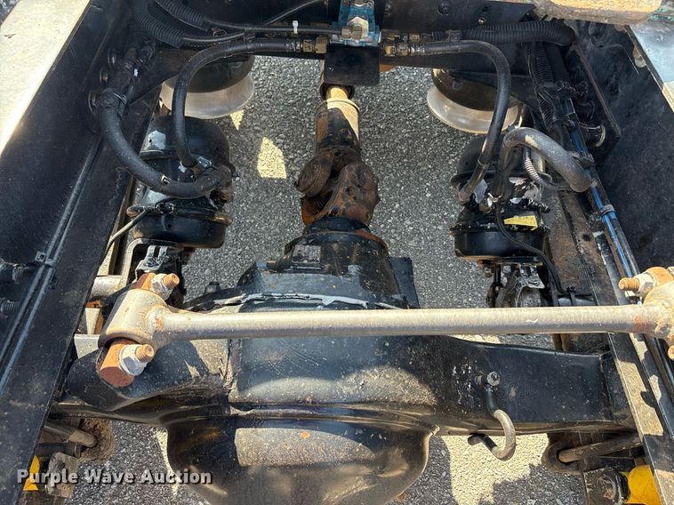 image for item DT6676 2004 Freightliner CL120 semi truck