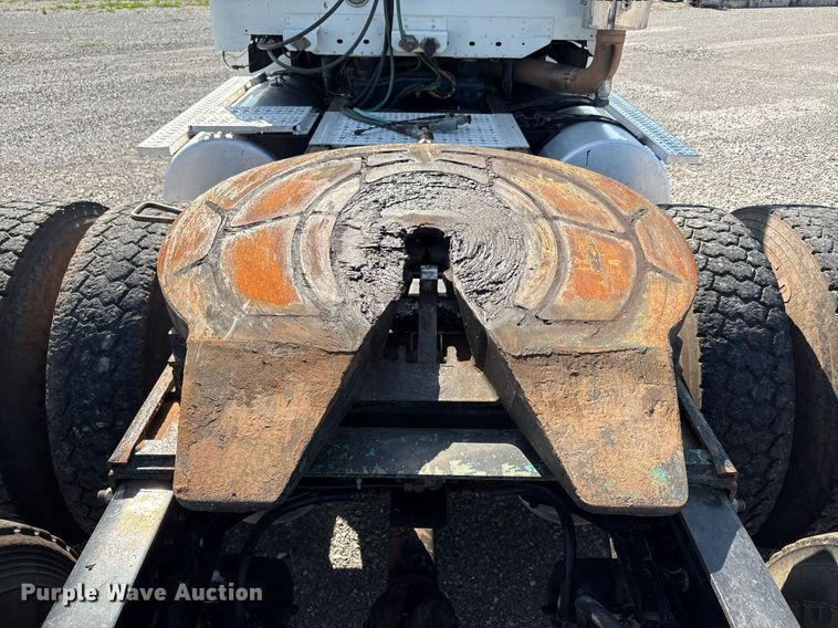 image for item DT6676 2004 Freightliner CL120 semi truck