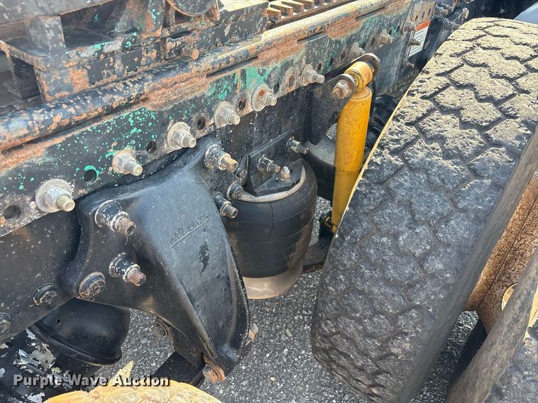 image for item DT6676 2004 Freightliner CL120 semi truck