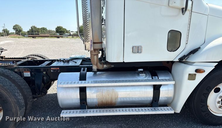 image for item DT6676 2004 Freightliner CL120 semi truck