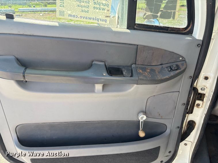 image for item DT6676 2004 Freightliner CL120 semi truck