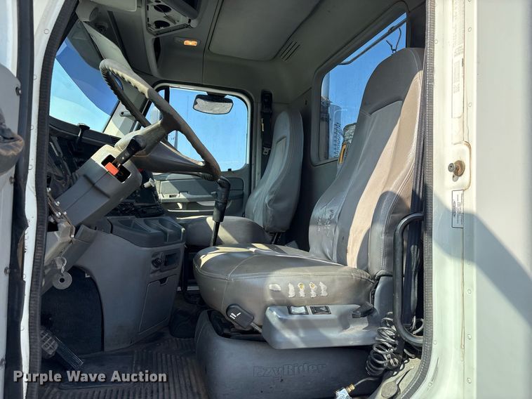 image for item DT6676 2004 Freightliner CL120 semi truck