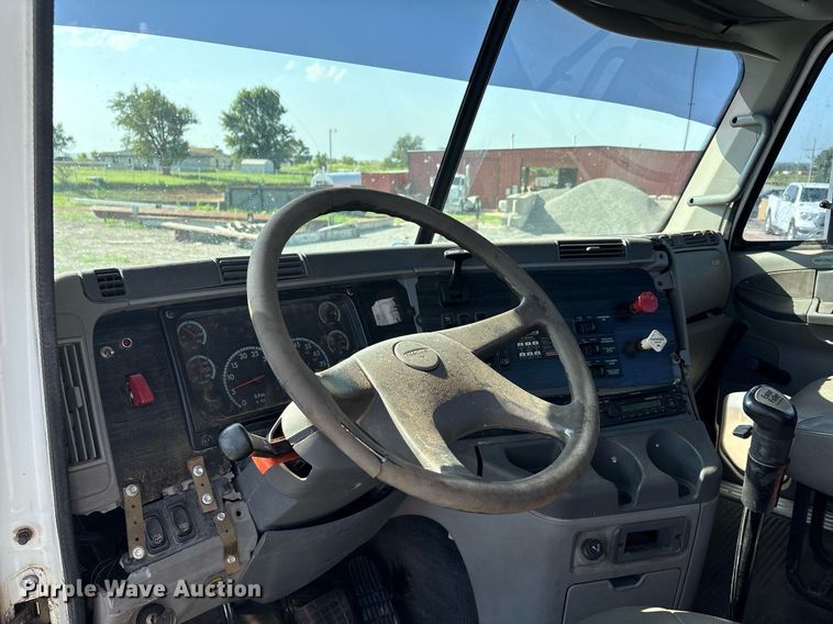 image for item DT6676 2004 Freightliner CL120 semi truck