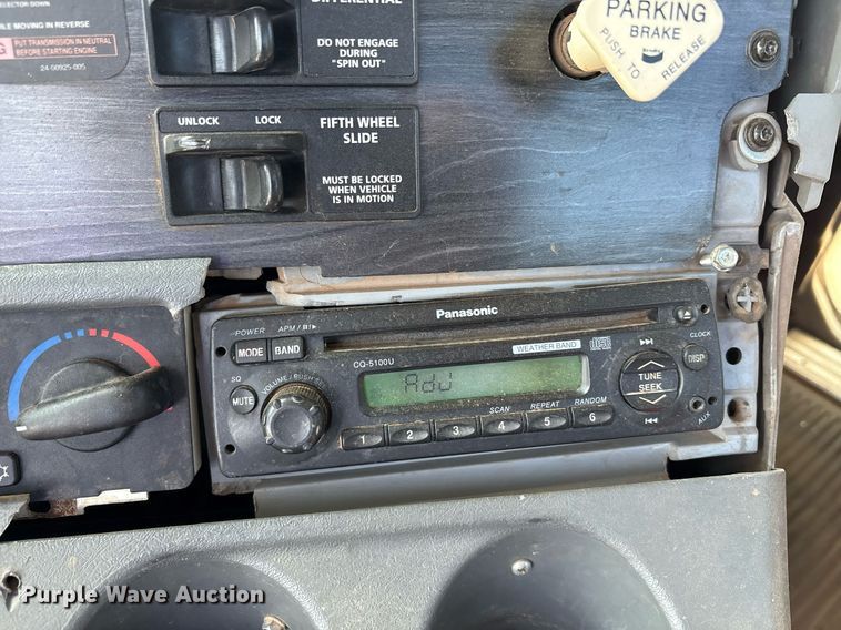 image for item DT6676 2004 Freightliner CL120 semi truck