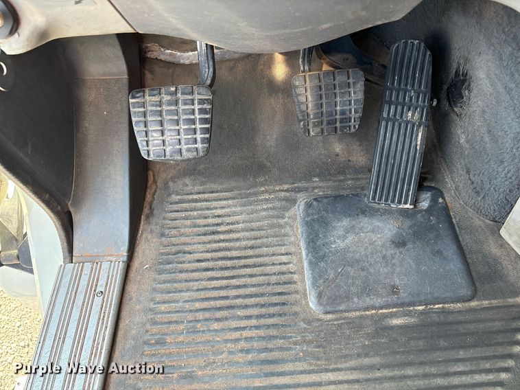 image for item DT6676 2004 Freightliner CL120 semi truck