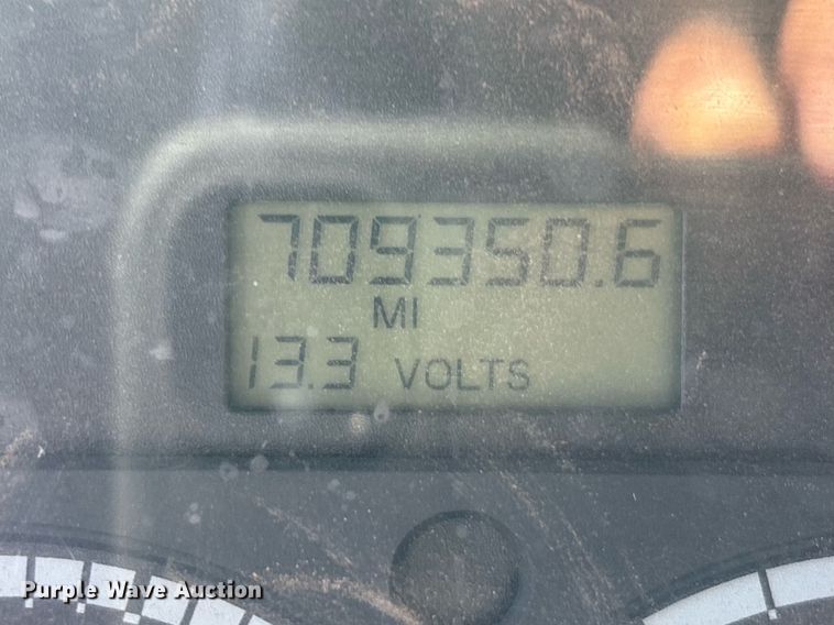 image for item DT6676 2004 Freightliner CL120 semi truck