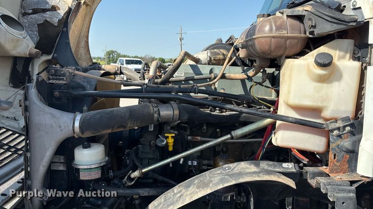 image for item DT6676 2004 Freightliner CL120 semi truck