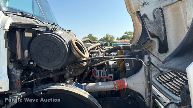 image for item DT6676 2004 Freightliner CL120 semi truck