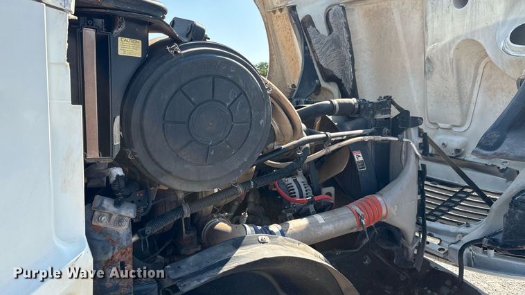 image for item DT6676 2004 Freightliner CL120 semi truck