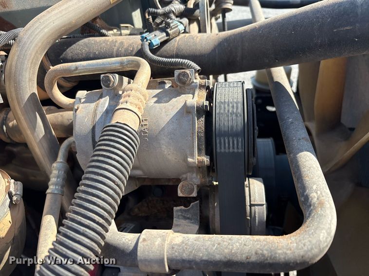 image for item DT6676 2004 Freightliner CL120 semi truck