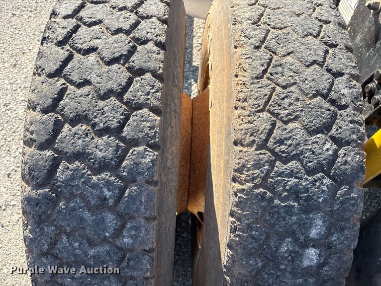 image for item DT6676 2004 Freightliner CL120 semi truck