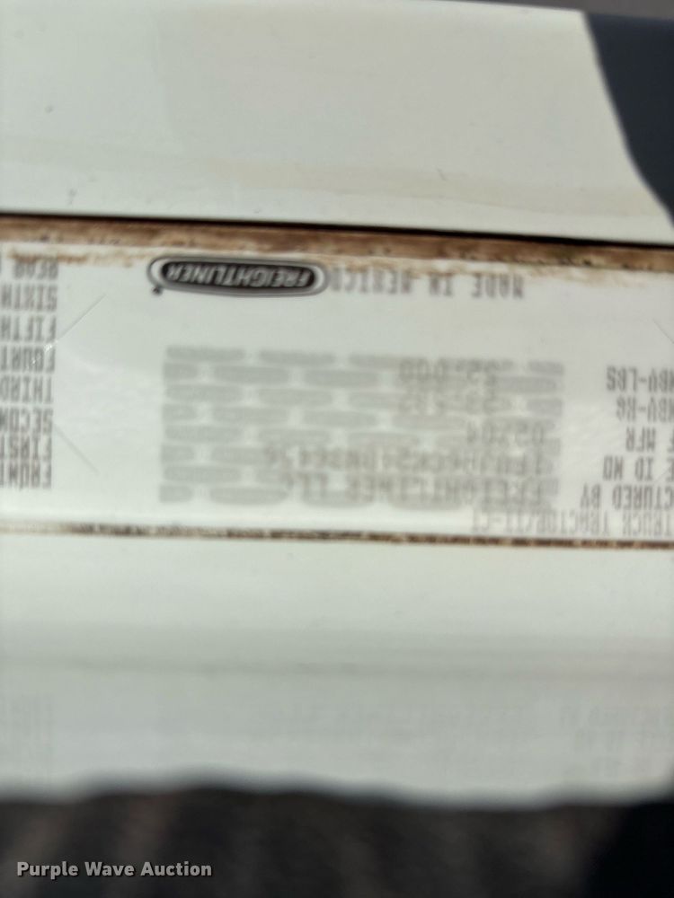 image for item DT6676 2004 Freightliner CL120 semi truck