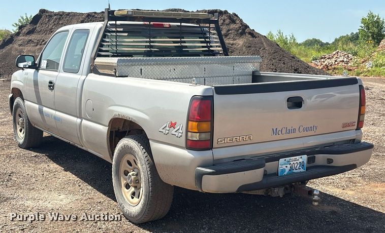 image for item DT6684 2005 GMC Sierra Ext. Cab pickup truck