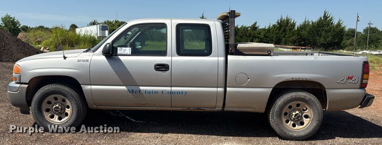 image for item DT6684 2005 GMC Sierra Ext. Cab pickup truck