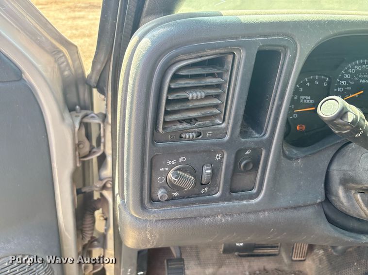 image for item DT6684 2005 GMC Sierra Ext. Cab pickup truck