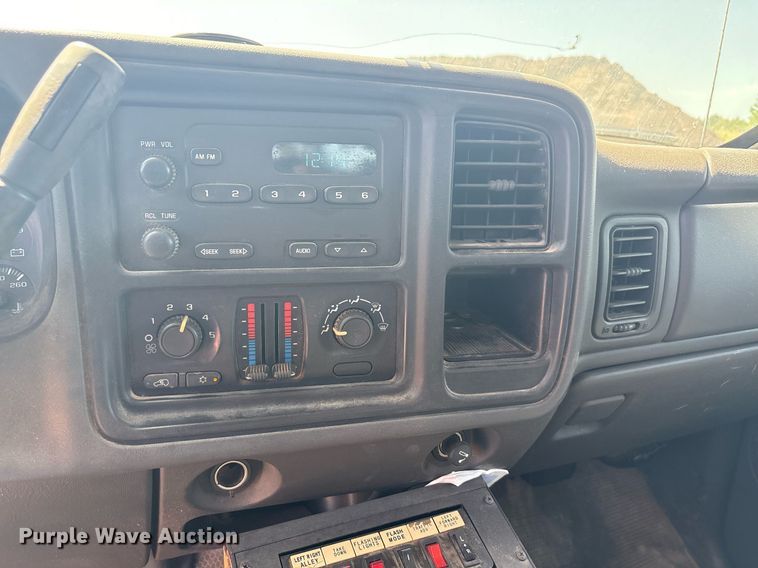 image for item DT6684 2005 GMC Sierra Ext. Cab pickup truck