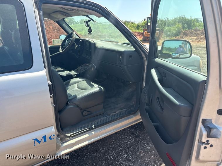 image for item DT6684 2005 GMC Sierra Ext. Cab pickup truck