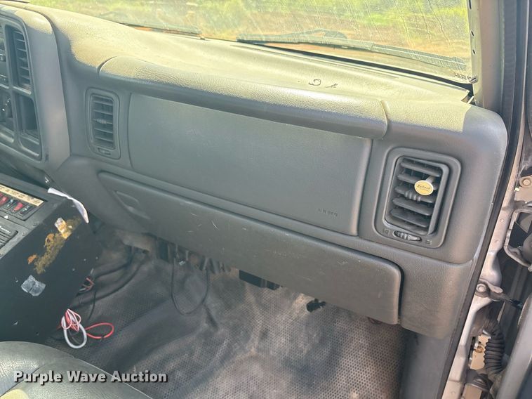 image for item DT6684 2005 GMC Sierra Ext. Cab pickup truck