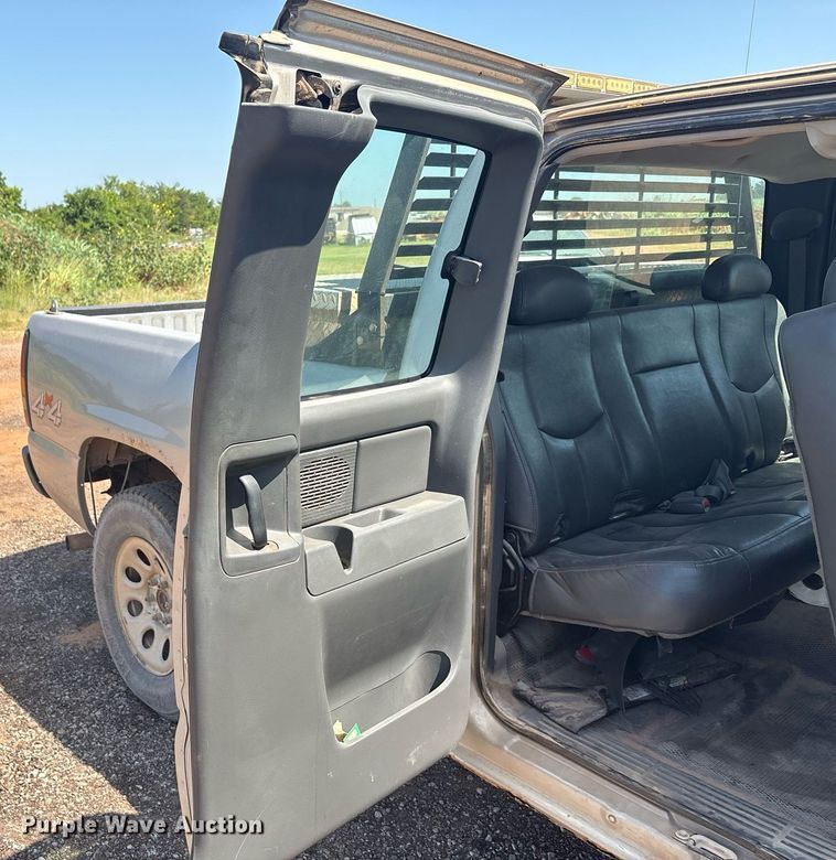 image for item DT6684 2005 GMC Sierra Ext. Cab pickup truck