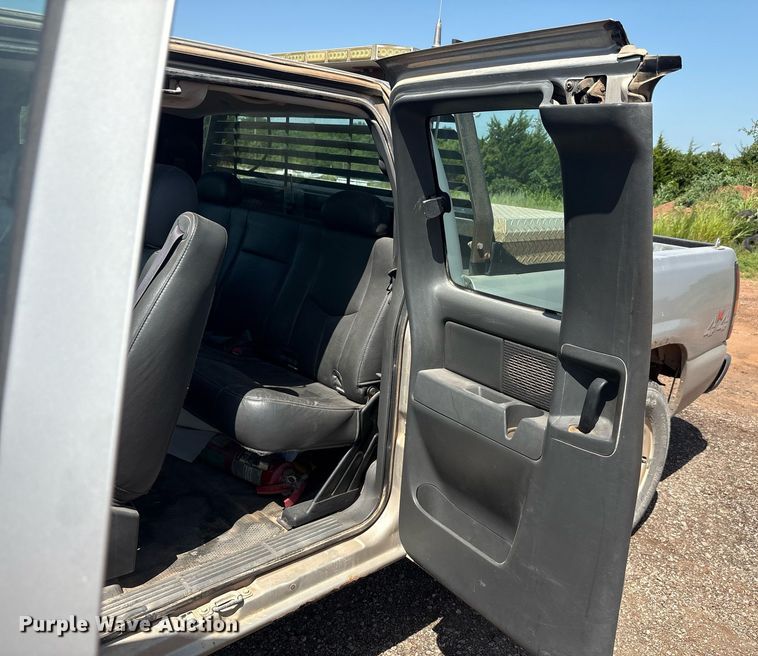 image for item DT6684 2005 GMC Sierra Ext. Cab pickup truck