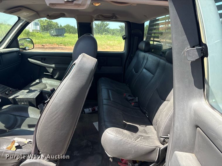 image for item DT6684 2005 GMC Sierra Ext. Cab pickup truck