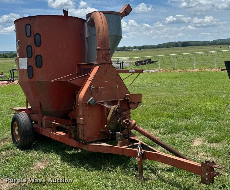 image for item DU9297 United Farm Tools 758 feed grinder/mixer