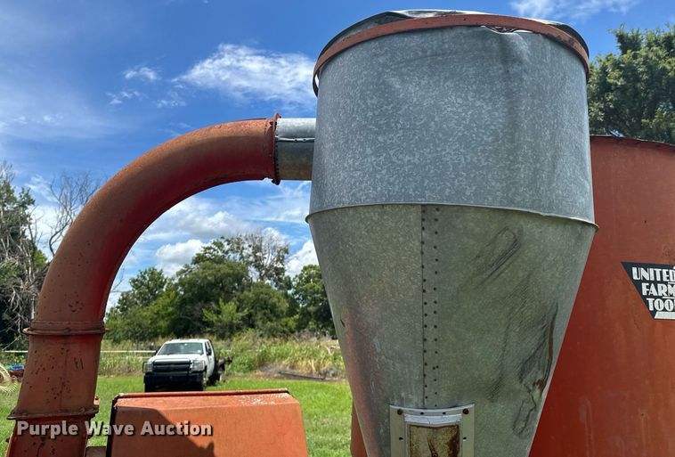 image for item DU9297 United Farm Tools 758 feed grinder/mixer