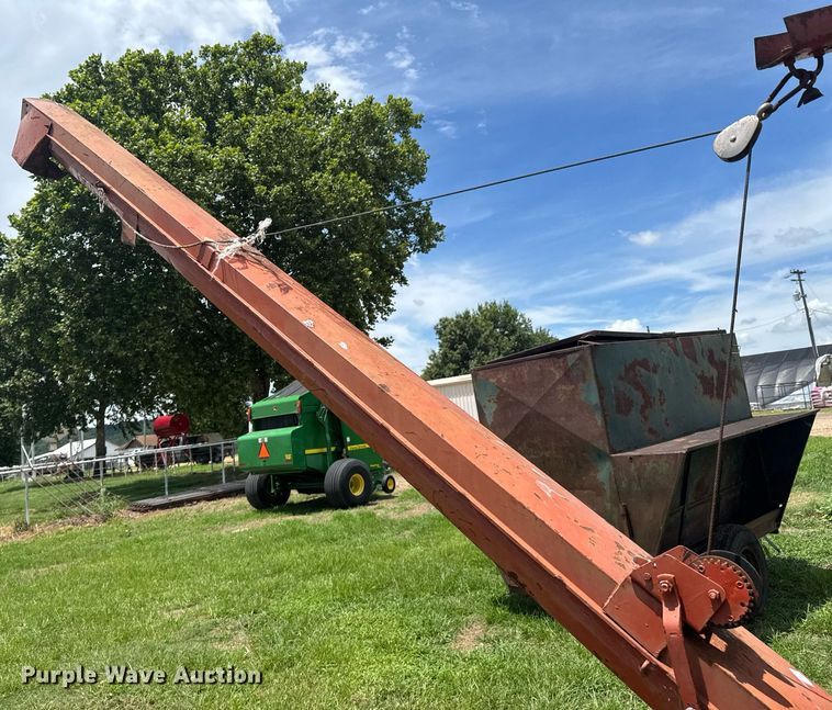 image for item DU9297 United Farm Tools 758 feed grinder/mixer