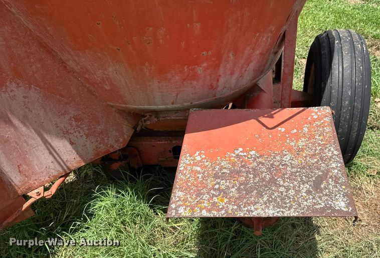 image for item DU9297 United Farm Tools 758 feed grinder/mixer