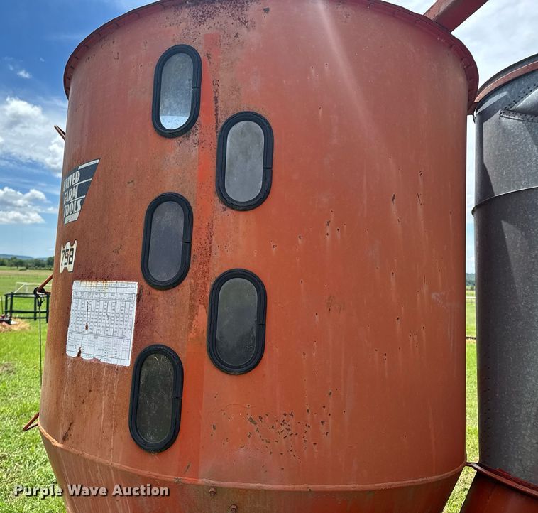 image for item DU9297 United Farm Tools 758 feed grinder/mixer