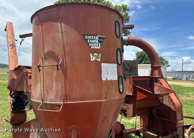 image for item DU9297 United Farm Tools 758 feed grinder/mixer