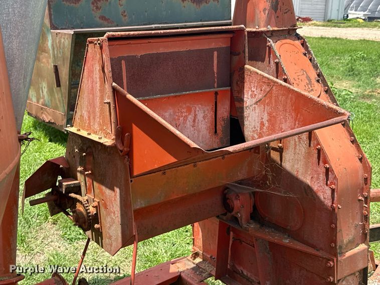 image for item DU9297 United Farm Tools 758 feed grinder/mixer