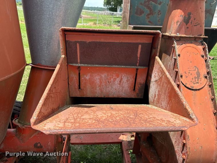 image for item DU9297 United Farm Tools 758 feed grinder/mixer