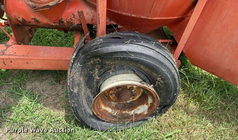 image for item DU9297 United Farm Tools 758 feed grinder/mixer