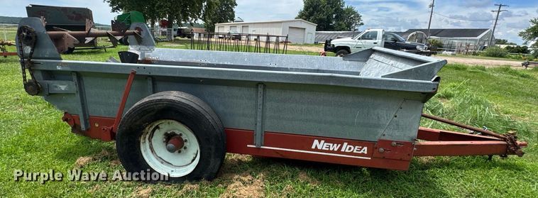 image for item DU9300 AGCO 3722 manure spreader