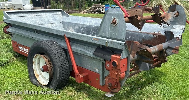 image for item DU9300 AGCO 3722 manure spreader