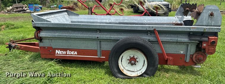 image for item DU9300 AGCO 3722 manure spreader