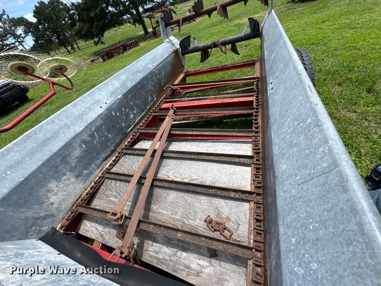 image for item DU9300 AGCO 3722 manure spreader