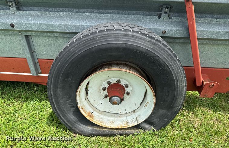 image for item DU9300 AGCO 3722 manure spreader