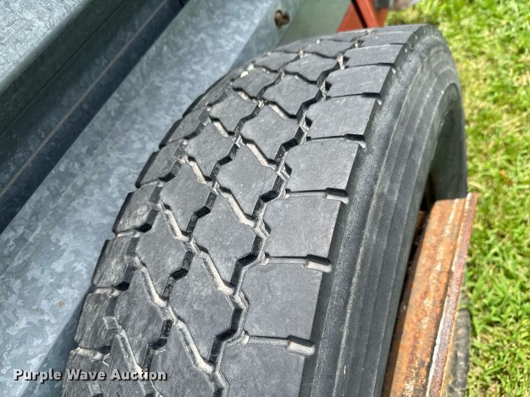 image for item DU9300 AGCO 3722 manure spreader