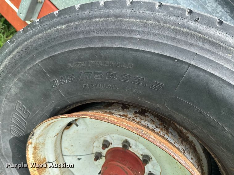 image for item DU9300 AGCO 3722 manure spreader