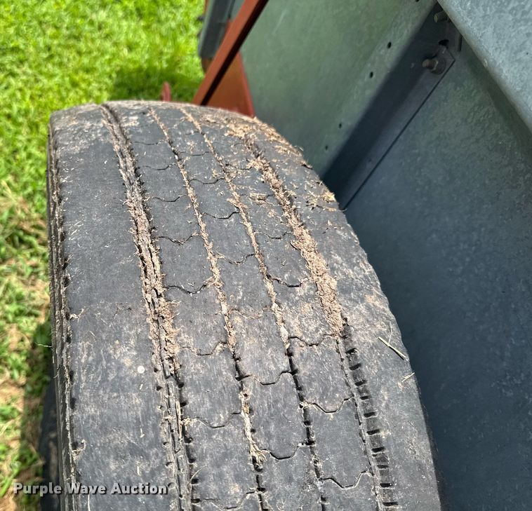 image for item DU9300 AGCO 3722 manure spreader