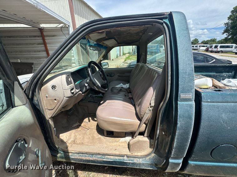 image for item DU9304 1995 Chevrolet K1500 pickup truck