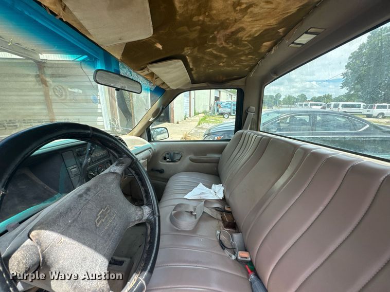 image for item DU9304 1995 Chevrolet K1500 pickup truck