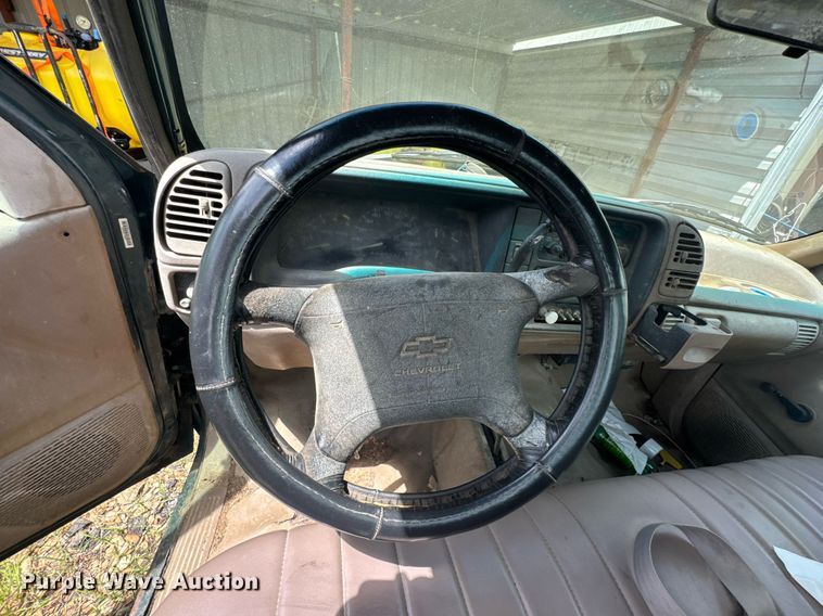 image for item DU9304 1995 Chevrolet K1500 pickup truck