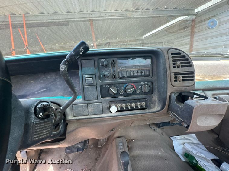 image for item DU9304 1995 Chevrolet K1500 pickup truck