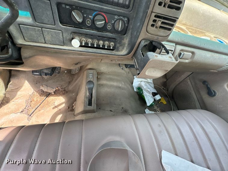 image for item DU9304 1995 Chevrolet K1500 pickup truck