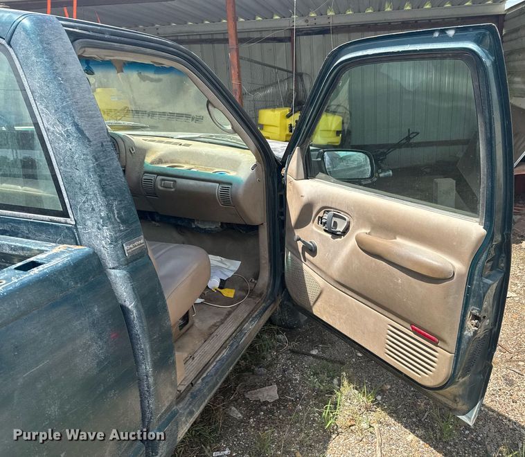 image for item DU9304 1995 Chevrolet K1500 pickup truck