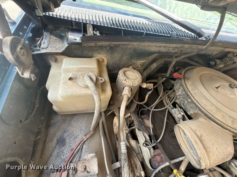 image for item DU9304 1995 Chevrolet K1500 pickup truck