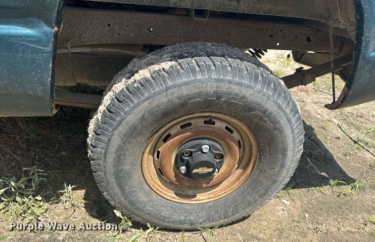 image for item DU9304 1995 Chevrolet K1500 pickup truck